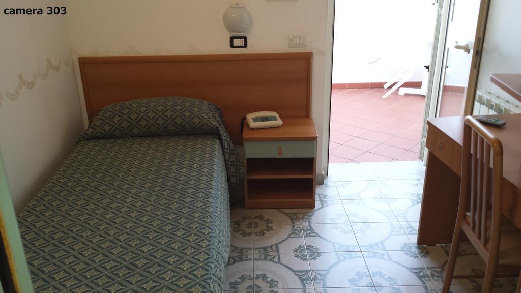 Hotel Castiglione Форио Номер фото